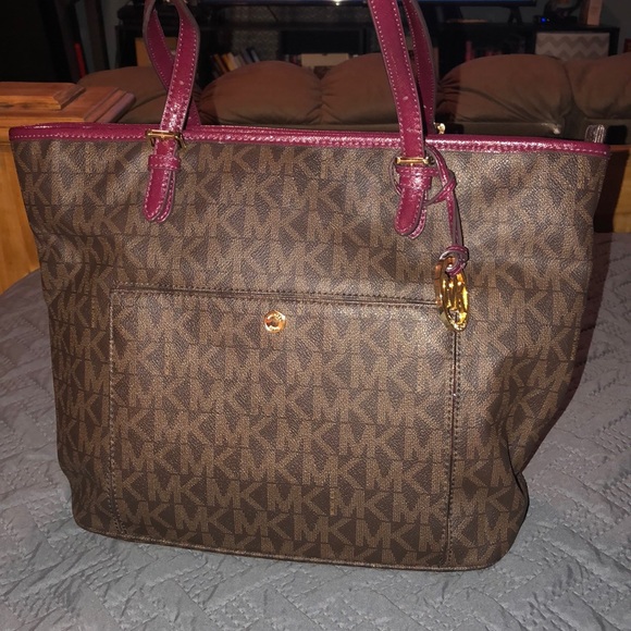 Michael Kors Handbags - Michael Kors Jet Set Tote